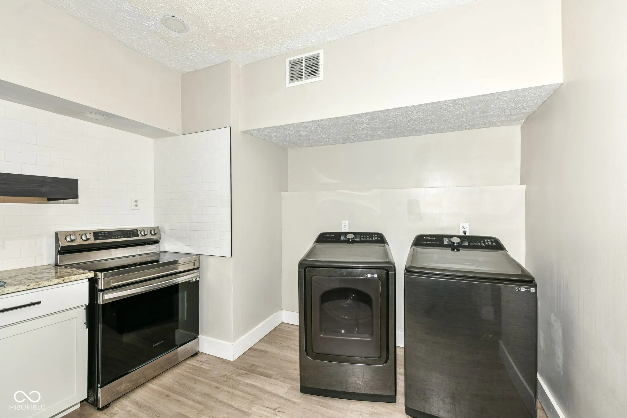 Indianapolis, Indiana 46205, United States, ,Residential,Active,160427