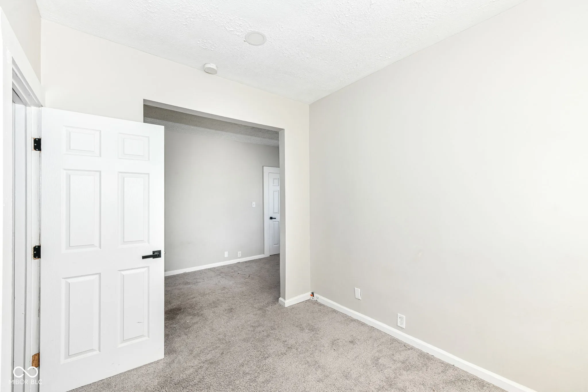 Indianapolis, Indiana 46205, United States, ,Residential,Active,160427