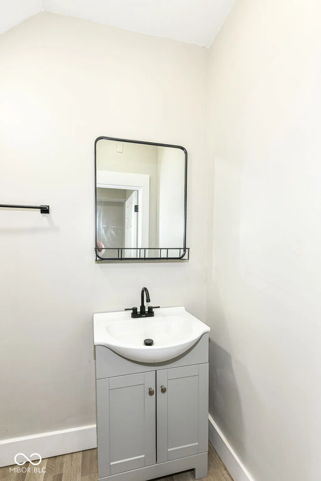 Indianapolis, Indiana 46205, United States, ,Residential,Active,160427