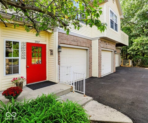 Photo of 3707 E Barrington Drive #D204, Bloomington, IN 47408 (MLS # 22126978)