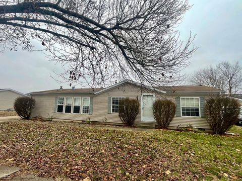 Photo of 4673 W Ridge Drive, Columbus, IN 47203 (MLS # 22076538)