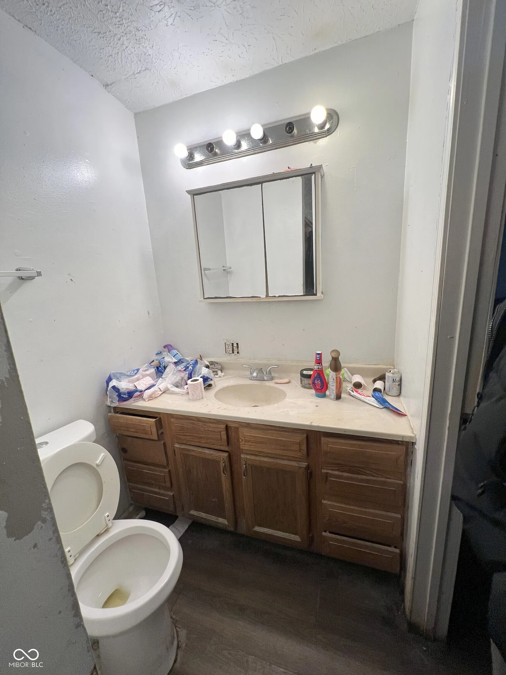 Indianapolis, Indiana 46226, United States, 3 Bedrooms Bedrooms, ,1 BathroomBathrooms,Residential,Pending,43217