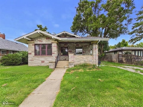 Photo of 1236 E 28th Street, Anderson, IN 46016 (MLS # 22127685)