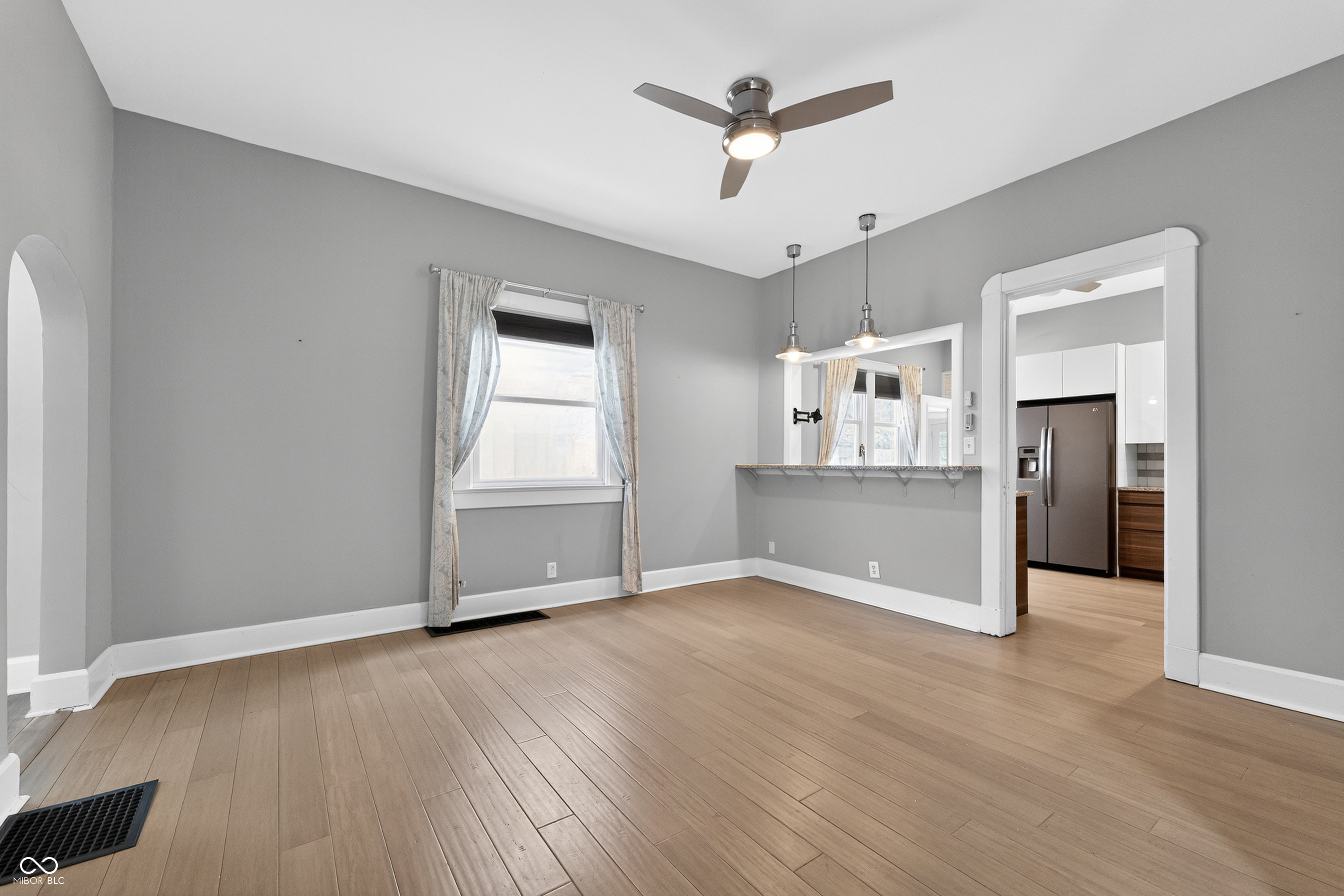 2006 Lexington Avenue