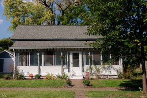 Photo of 238 Walnut Street, Greenfield, IN 46140 (MLS # 22065545)