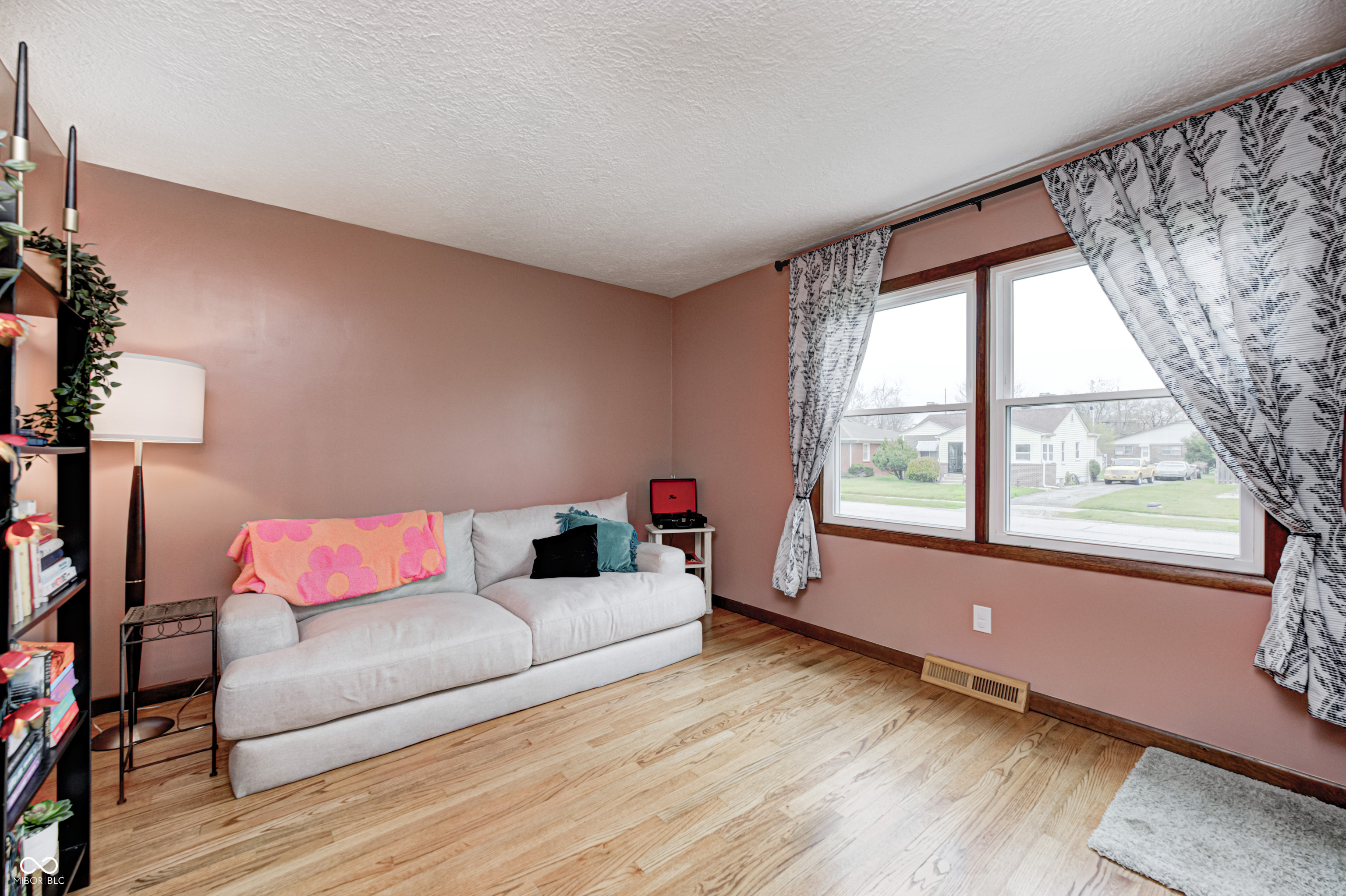 438 N 11th Avenue