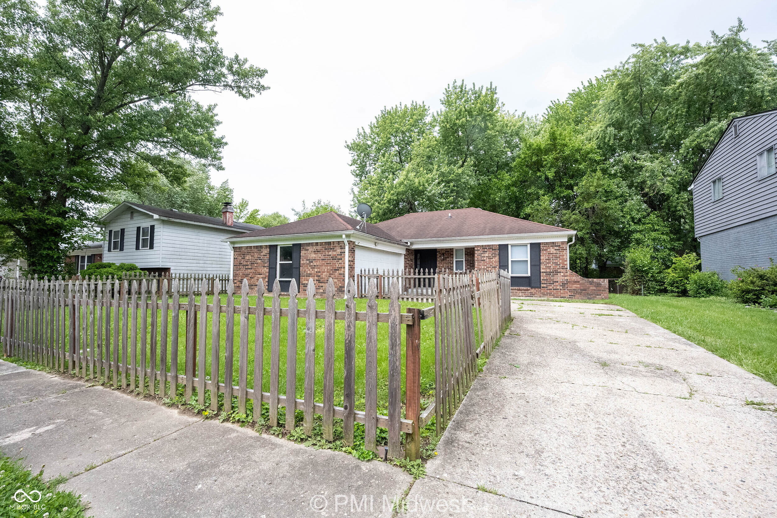 Photo 1 of 32 — 3026 Osceola Lane, Indianapolis, IN 46235