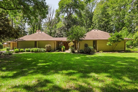 Photo of 8392 N Illinois Street, Indianapolis, IN 46260 (MLS # 22123916)