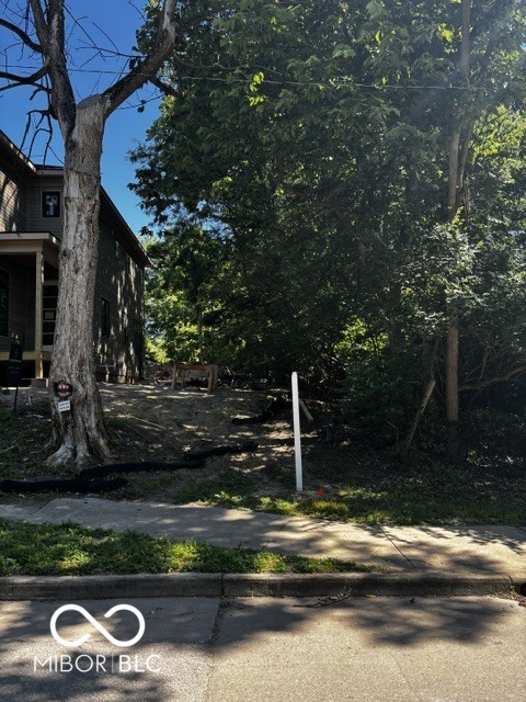 1527 E 12th Street