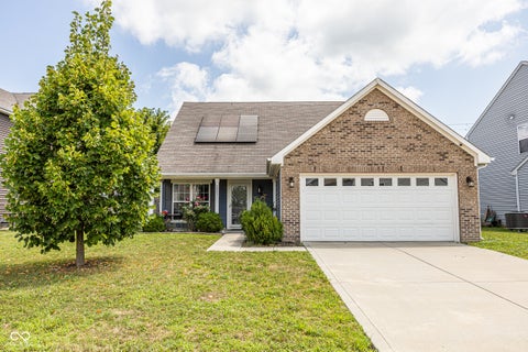 Photo of 2481 Shadowbrook Trace, Greenwood, IN 46143 (MLS # 22117295)
