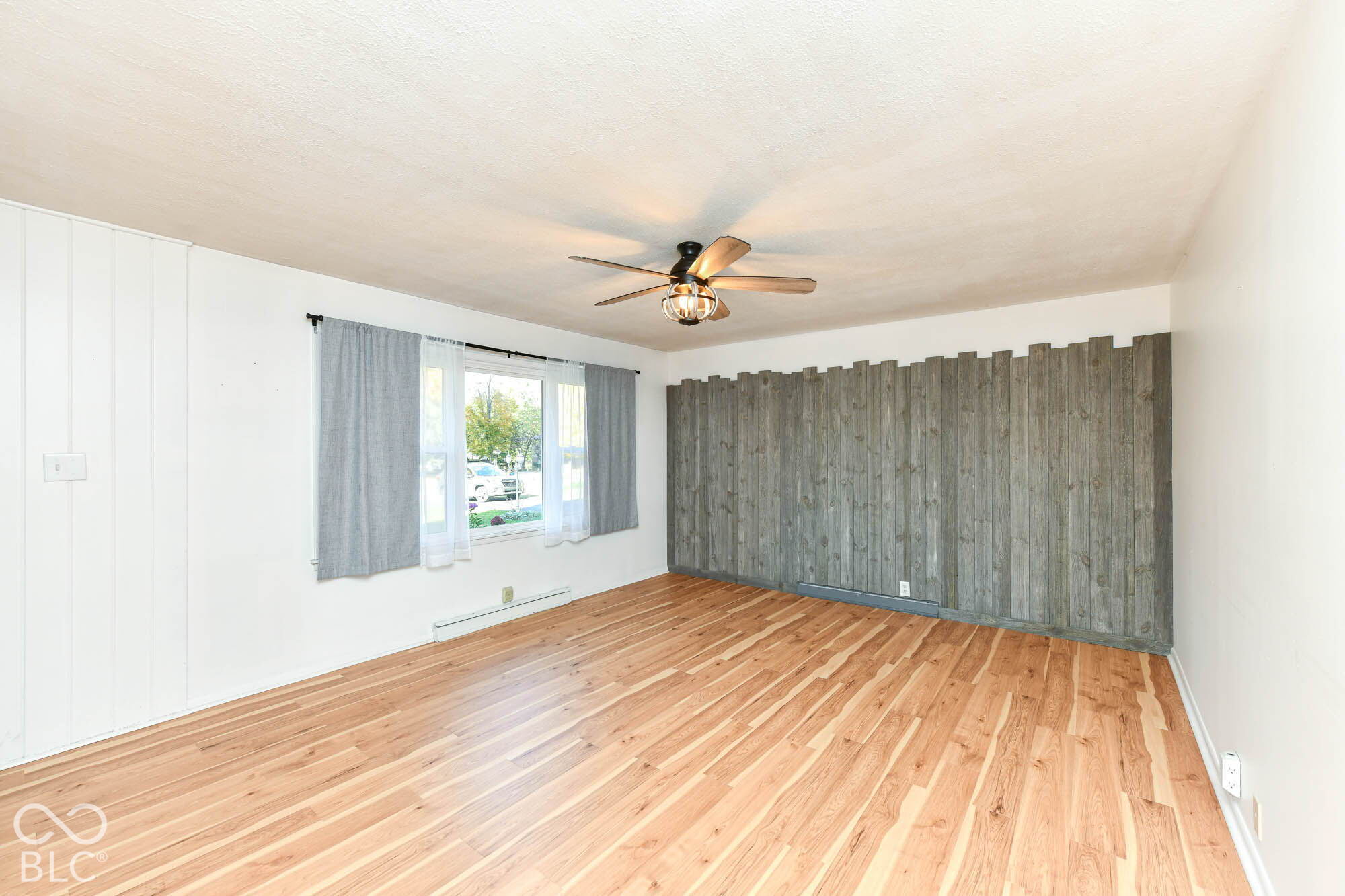 2335 E Loretta Drive