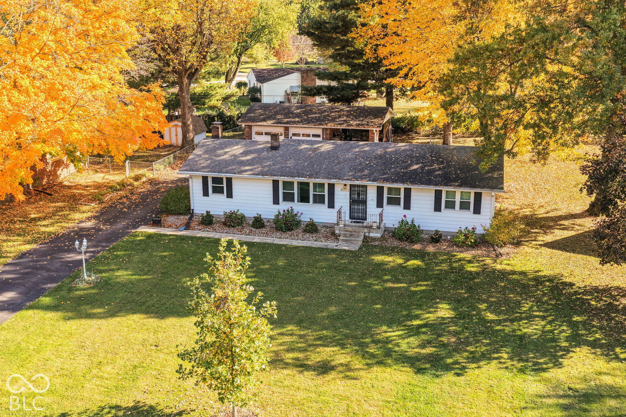 2335 E Loretta Drive