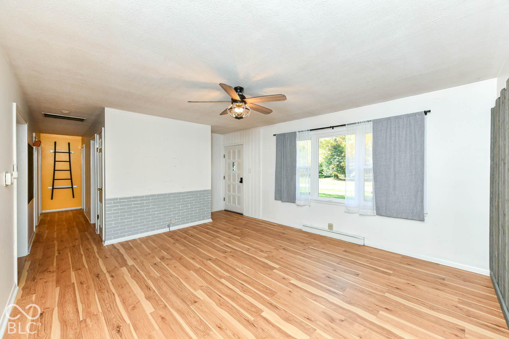 2335 E Loretta Drive