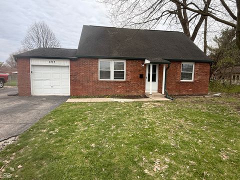 Photo of 1717 S 9th Avenue, Beech Grove, IN 46107 (MLS # 22095587)