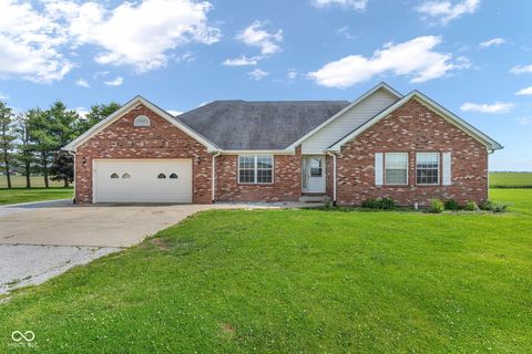 Photo of 965 W Pearl Street, Trafalgar, IN 46181 (MLS # 22103215)