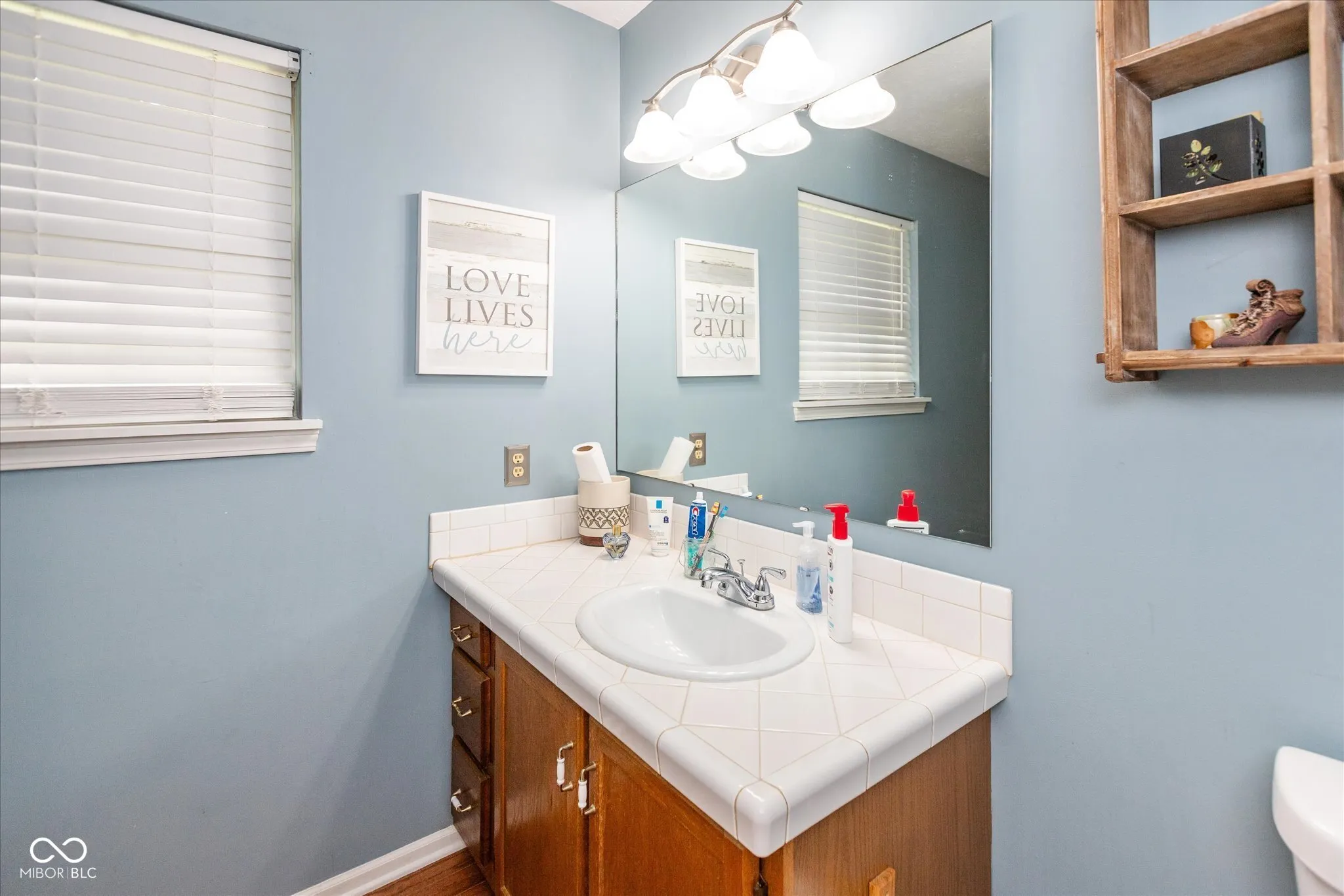 Whiteland, Indiana 46184, United States, 3 Bedrooms Bedrooms, ,2 BathroomsBathrooms,Residential,Pending,177410