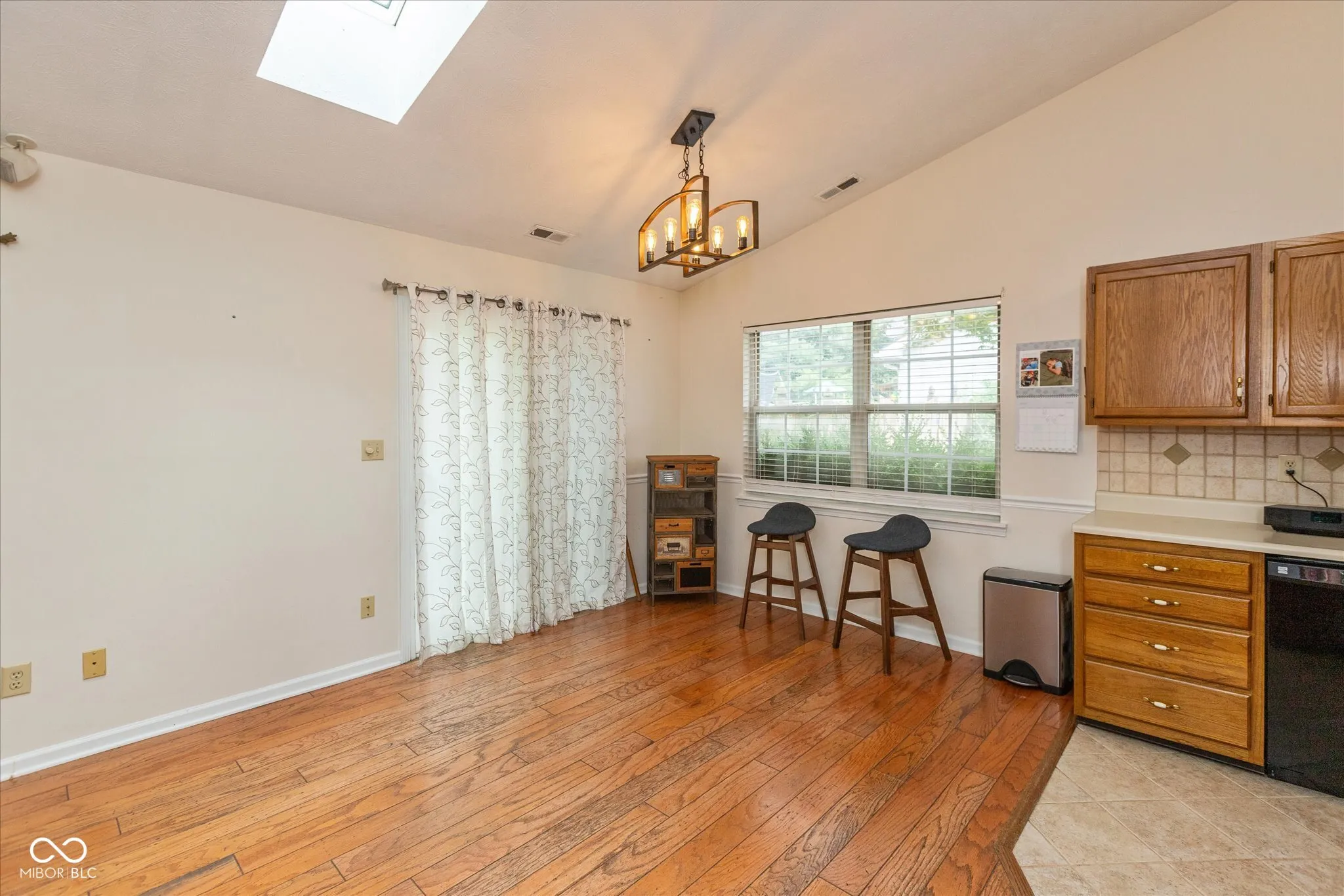 Whiteland, Indiana 46184, United States, 3 Bedrooms Bedrooms, ,2 BathroomsBathrooms,Residential,Pending,177410