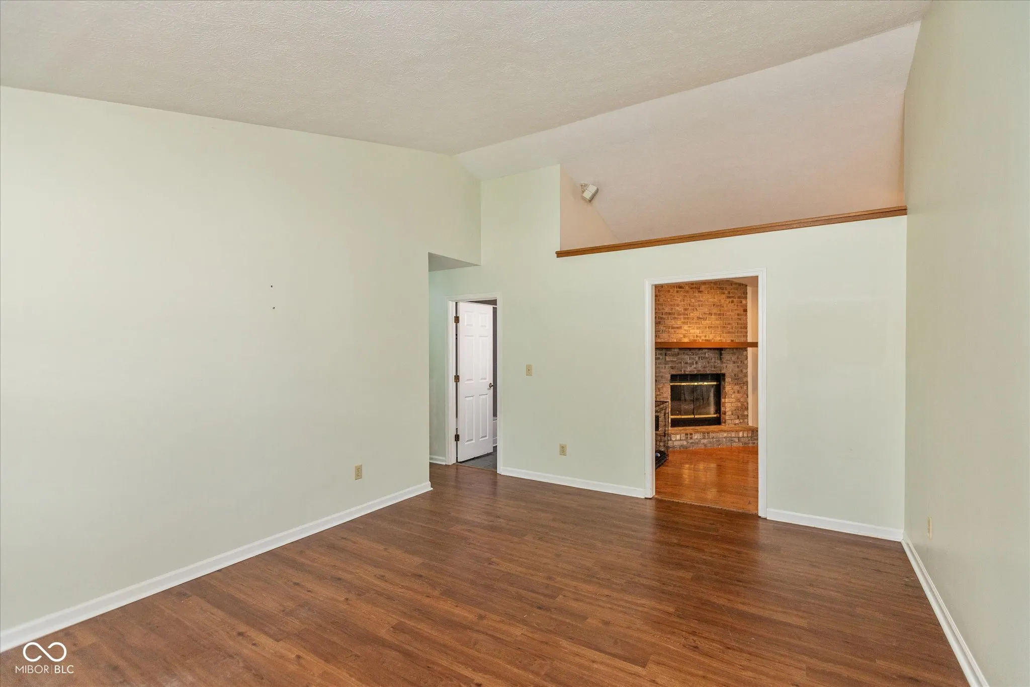 Whiteland, Indiana 46184, United States, 3 Bedrooms Bedrooms, ,2 BathroomsBathrooms,Residential,Pending,177410