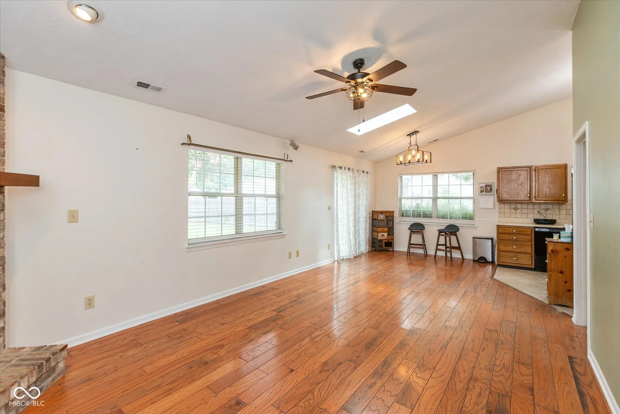 Whiteland, Indiana 46184, United States, 3 Bedrooms Bedrooms, ,2 BathroomsBathrooms,Residential,Pending,177410