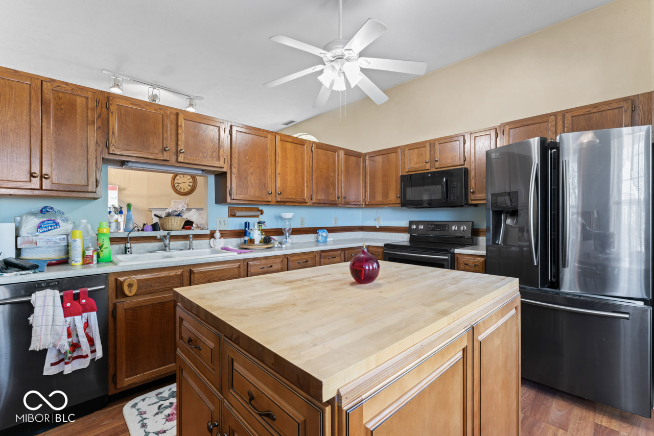 6737 Decatur Commons