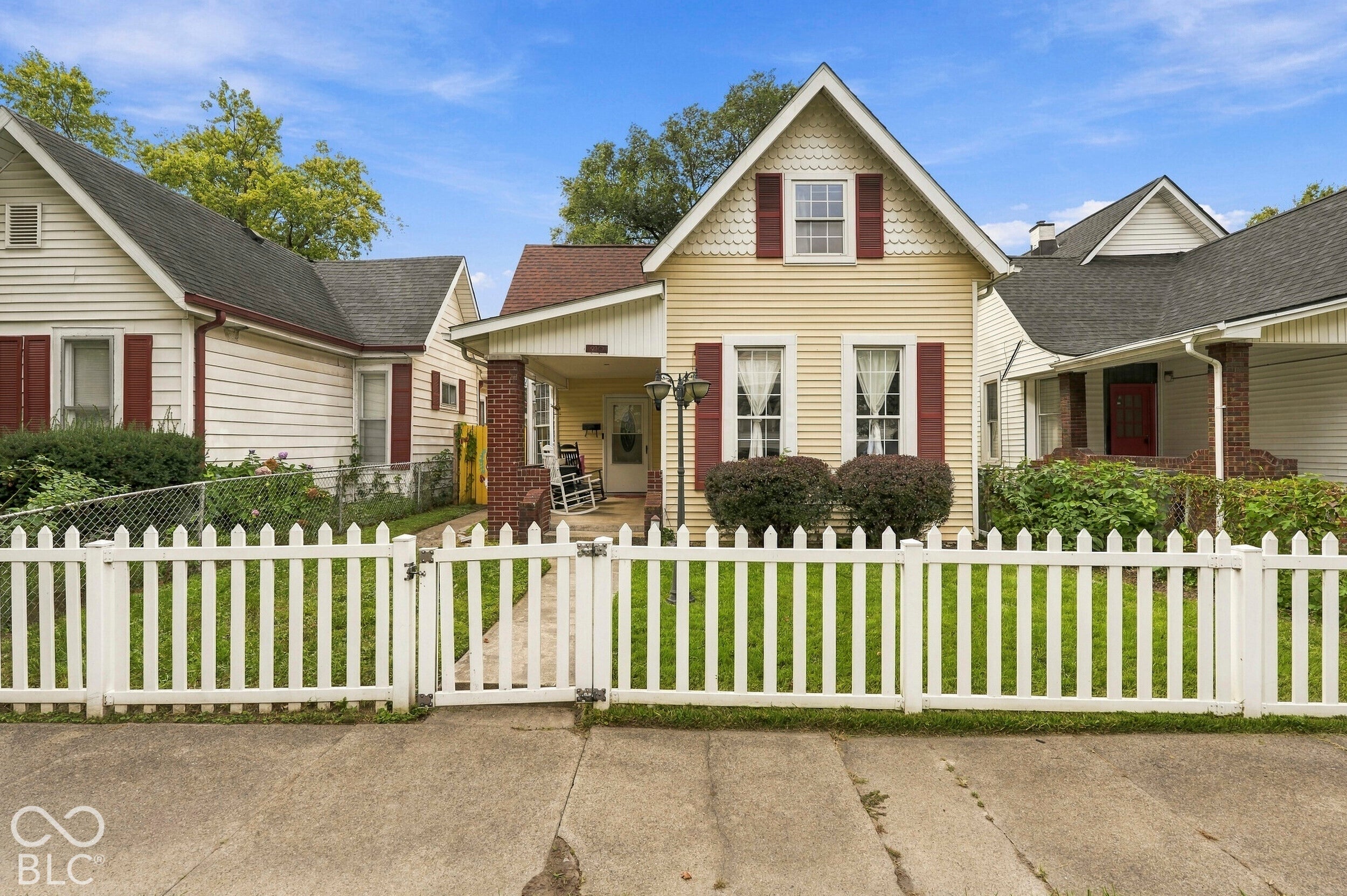 910 Villa Avenue