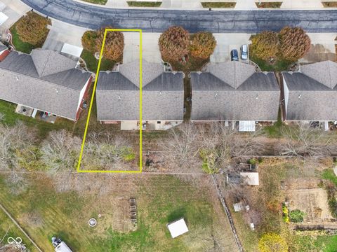 Photo of 3835 Gray Pond Court, Indianapolis, IN 46237 (MLS # 22073442)