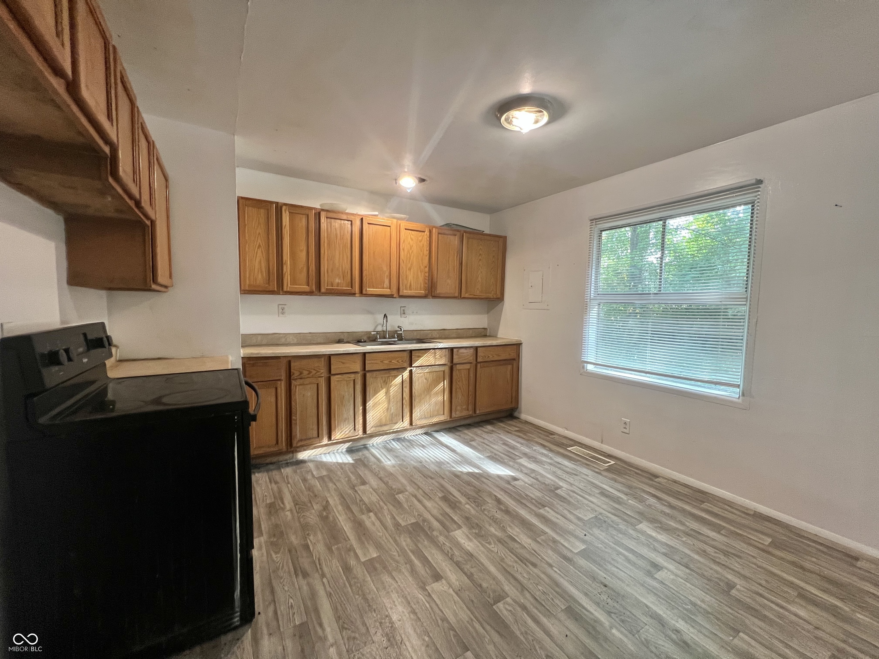 4939 N Kitley Avenue