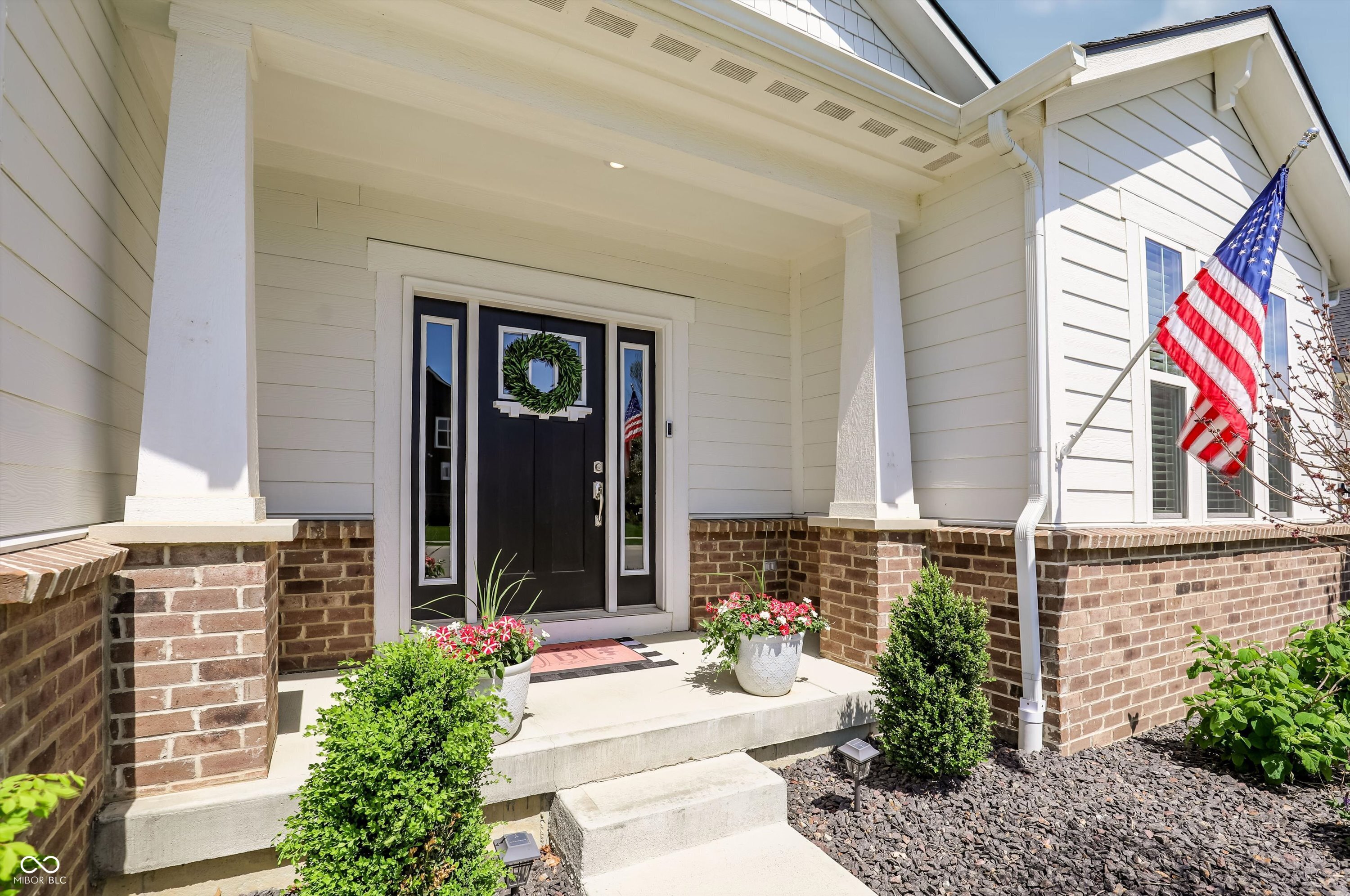 702 Whispering Oaks Drive