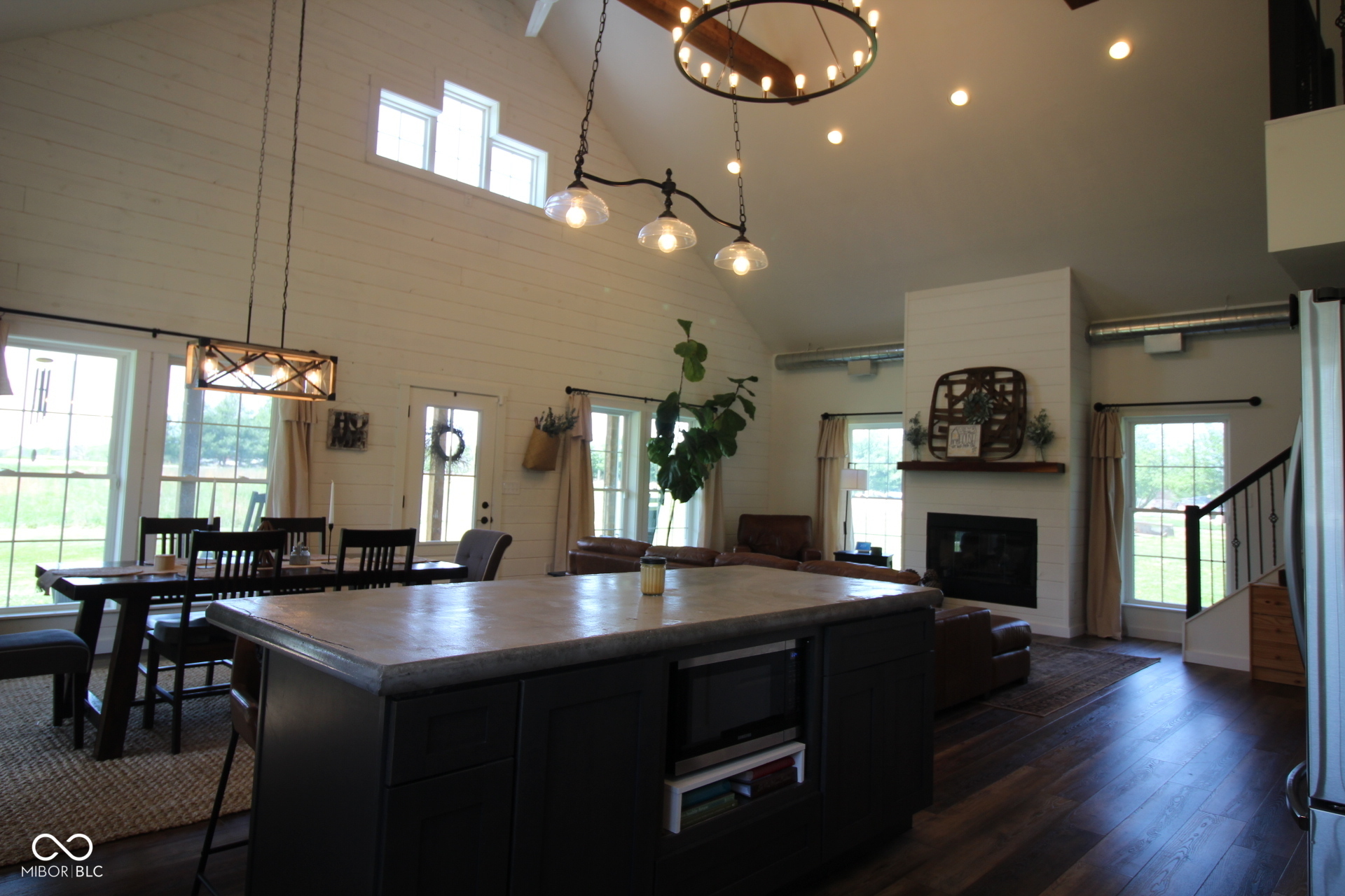 12472 E County Road 600 South Road