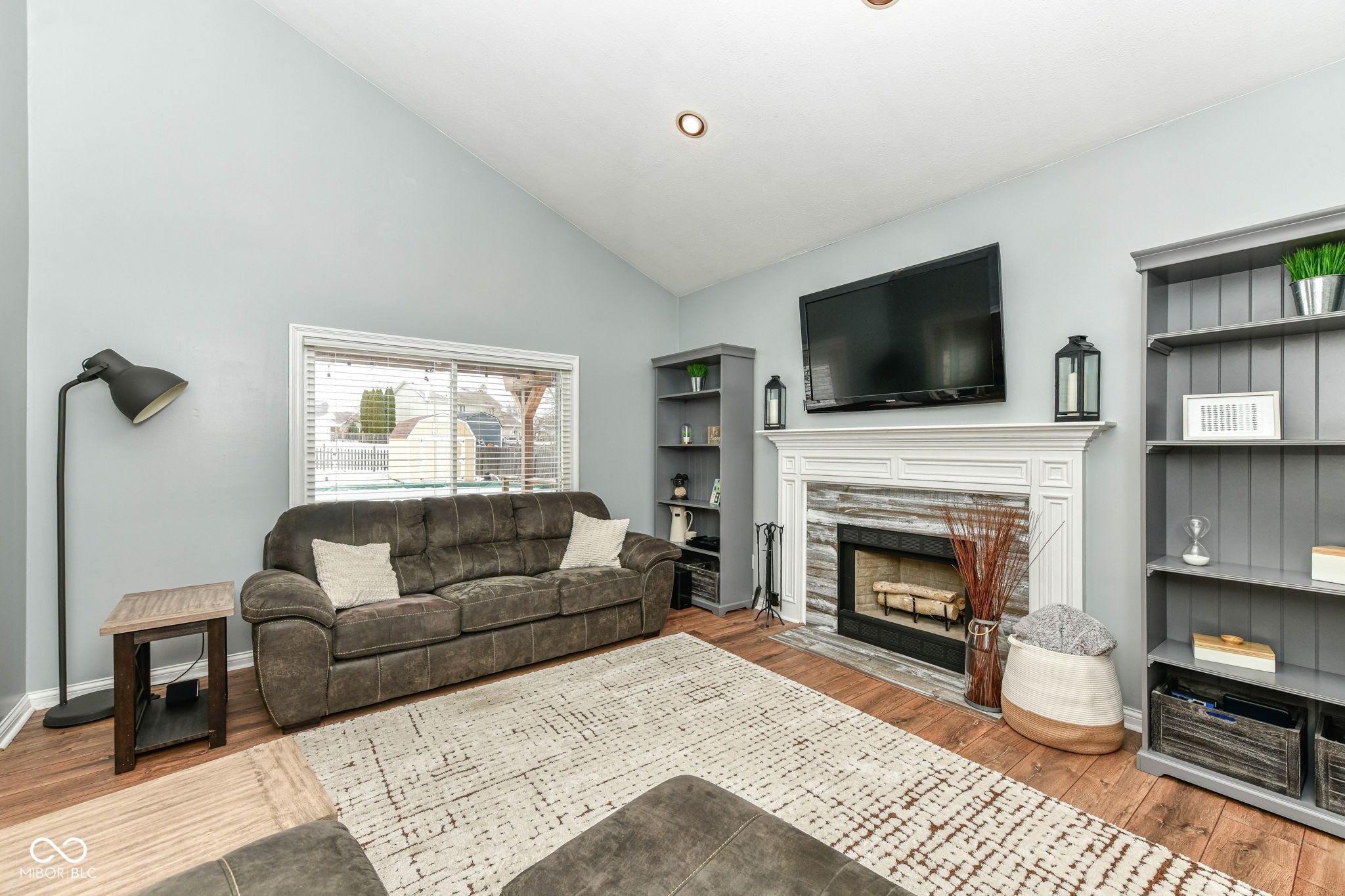 317 Edgewood Place E