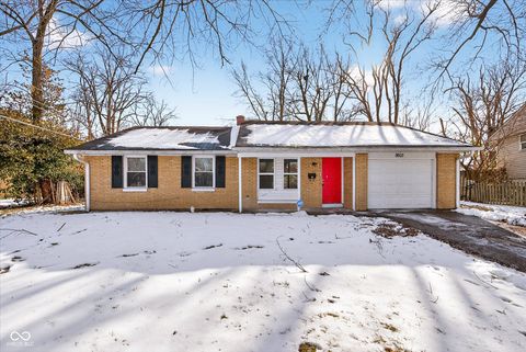 Photo of 8603 E 42nd Place, Indianapolis, IN 46226 (MLS # 22077270)