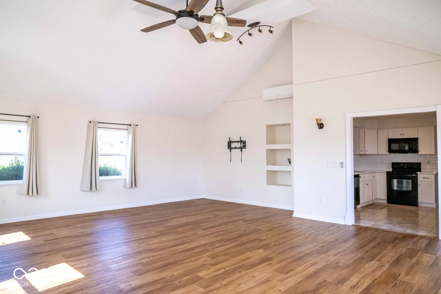 Indianapolis, Indiana 46217, United States, 3 Bedrooms Bedrooms, ,3 BathroomsBathrooms,Residential,Active,94494