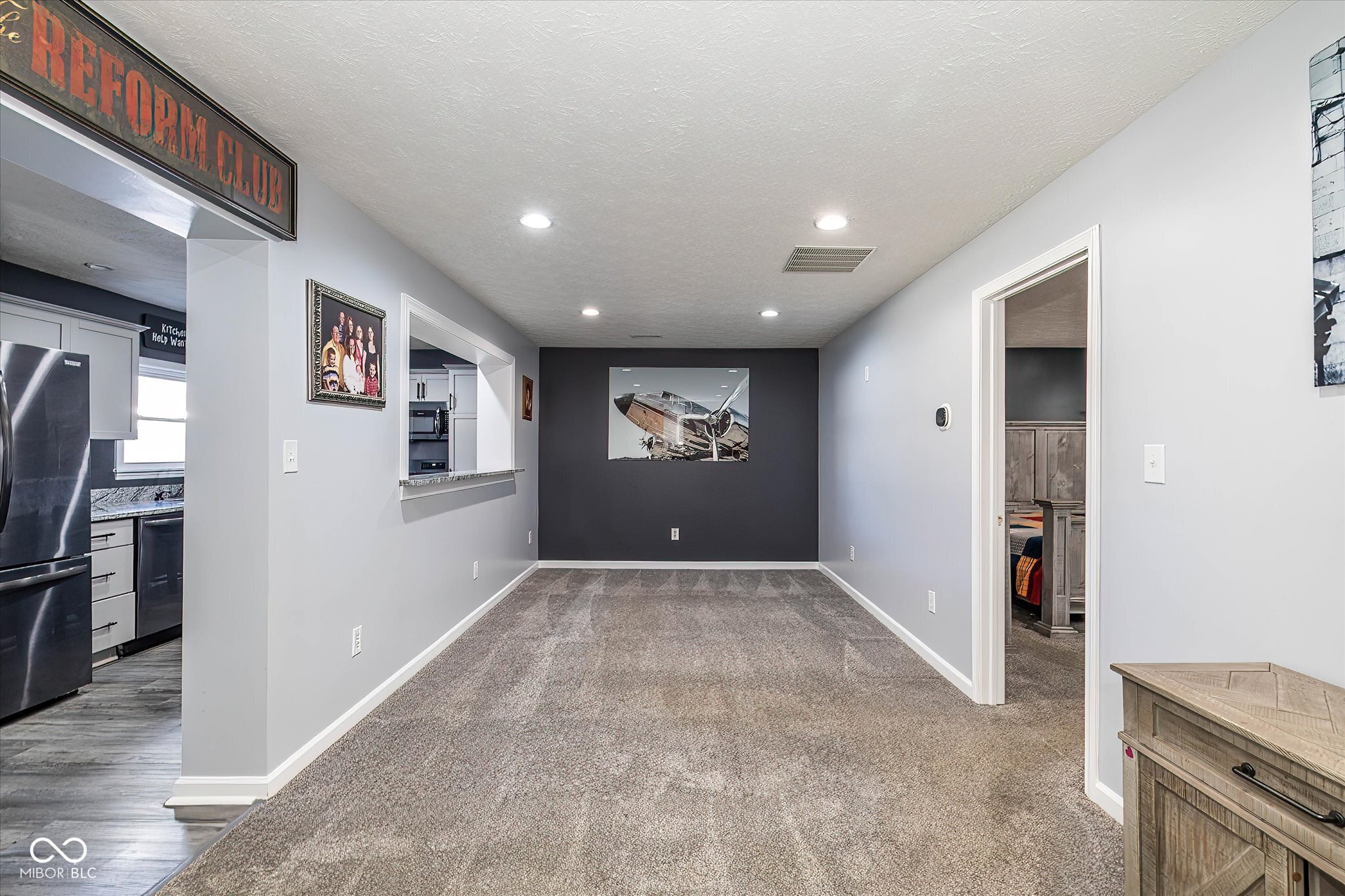 3041 S Kercheval Drive