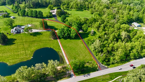 125 W STONES CROSSING RD, GREENWOOD, IN 46143 - Image f9ce115e97245f9fa96b1fbcb774b5d2/525705538