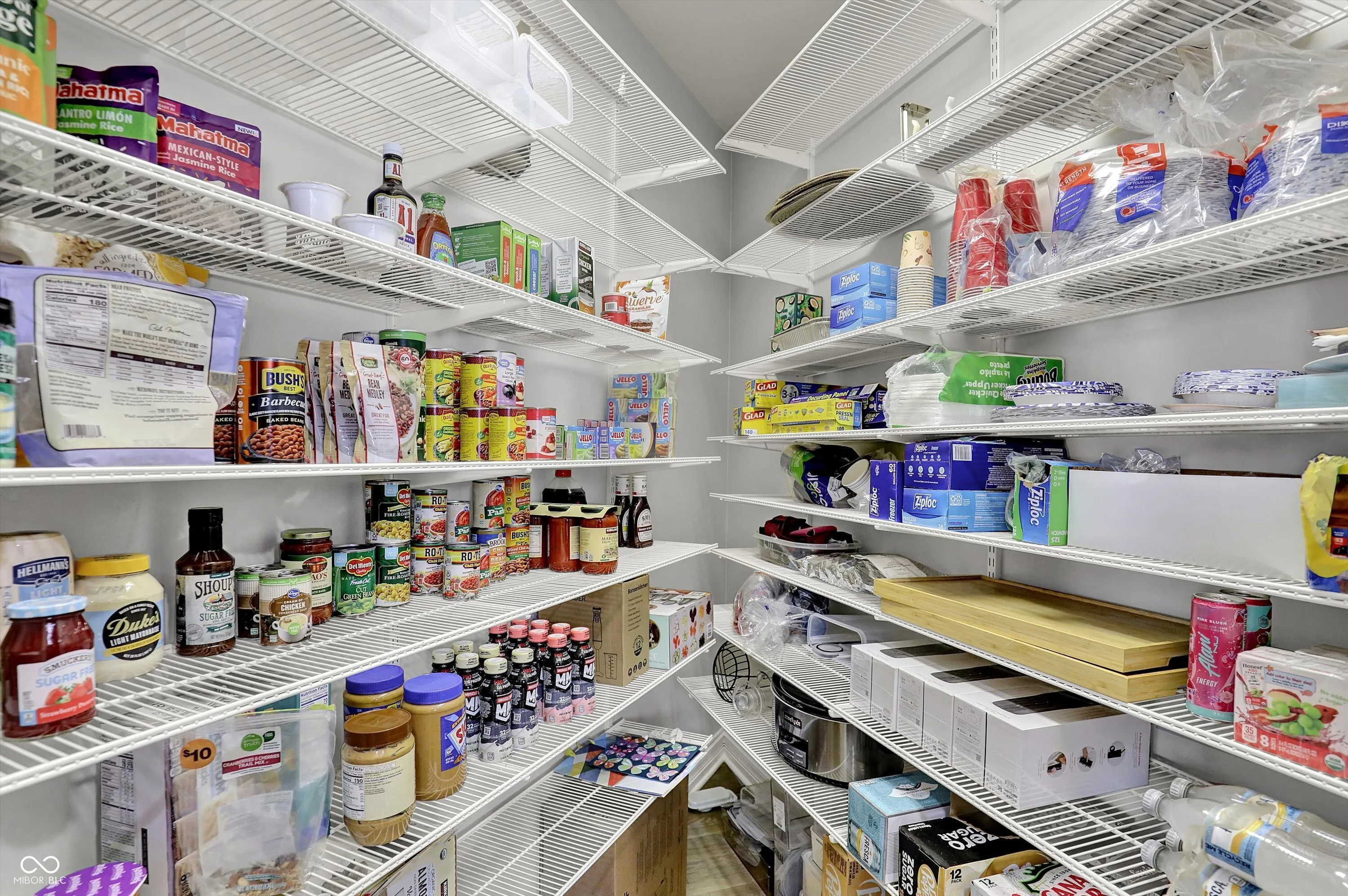 Fortville, Indiana 46040, United States, 4 Bedrooms Bedrooms, ,5 BathroomsBathrooms,Residential,Active,254027