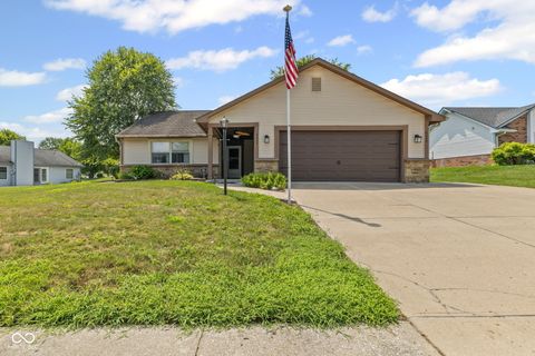 Photo of 6433 Southern Lakes Drive N, Indianapolis, IN 46237 (MLS # 22090827)