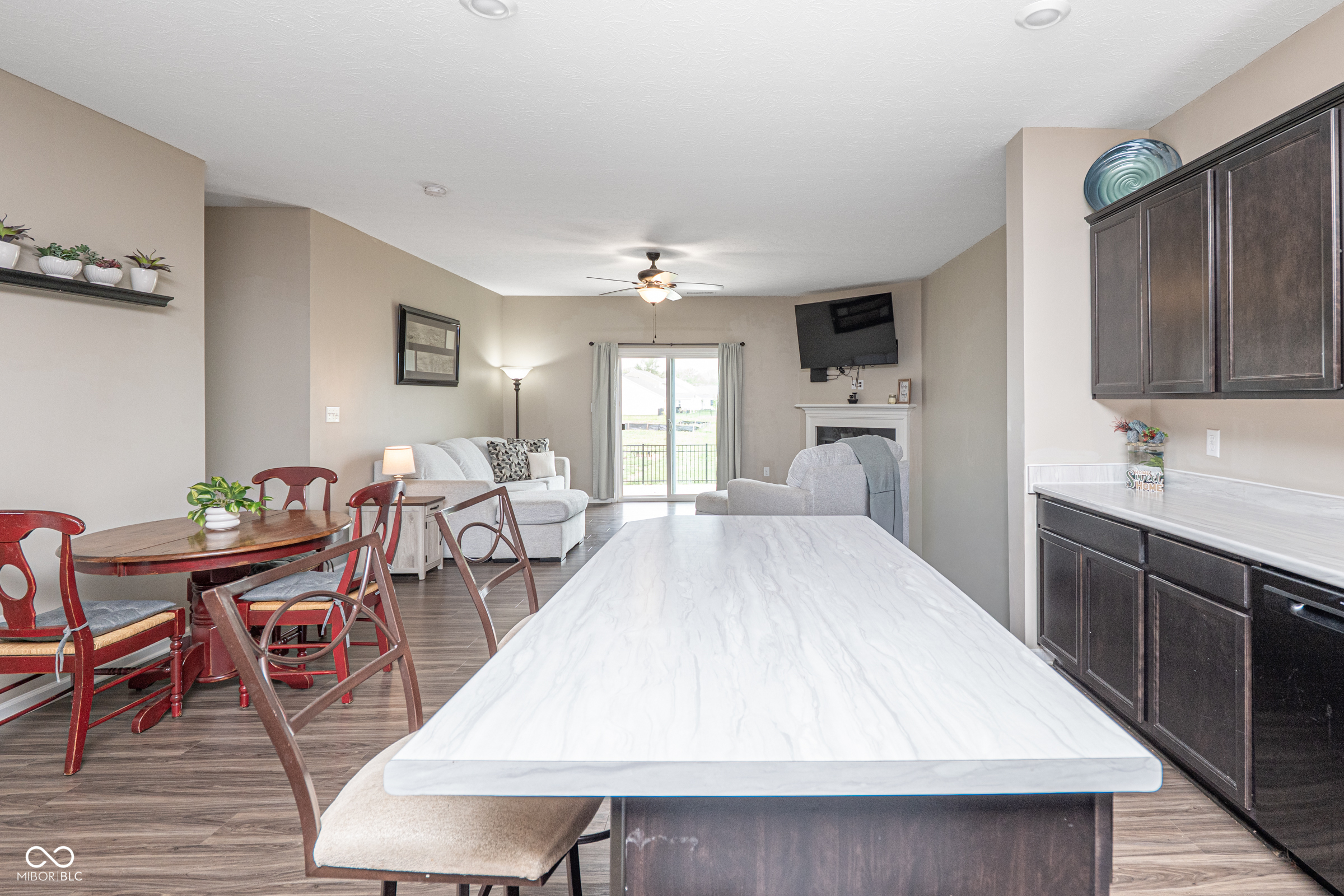 Picture for the property 22098216, 3 beds, 2 baths