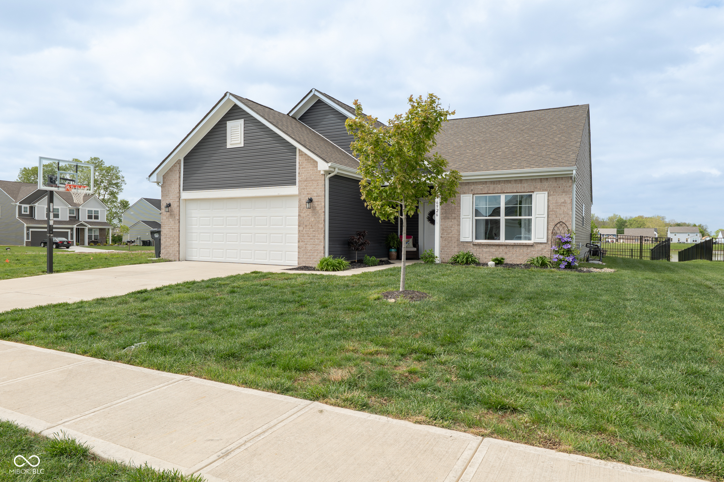 Picture for the property 22098216, 3 beds, 2 baths
