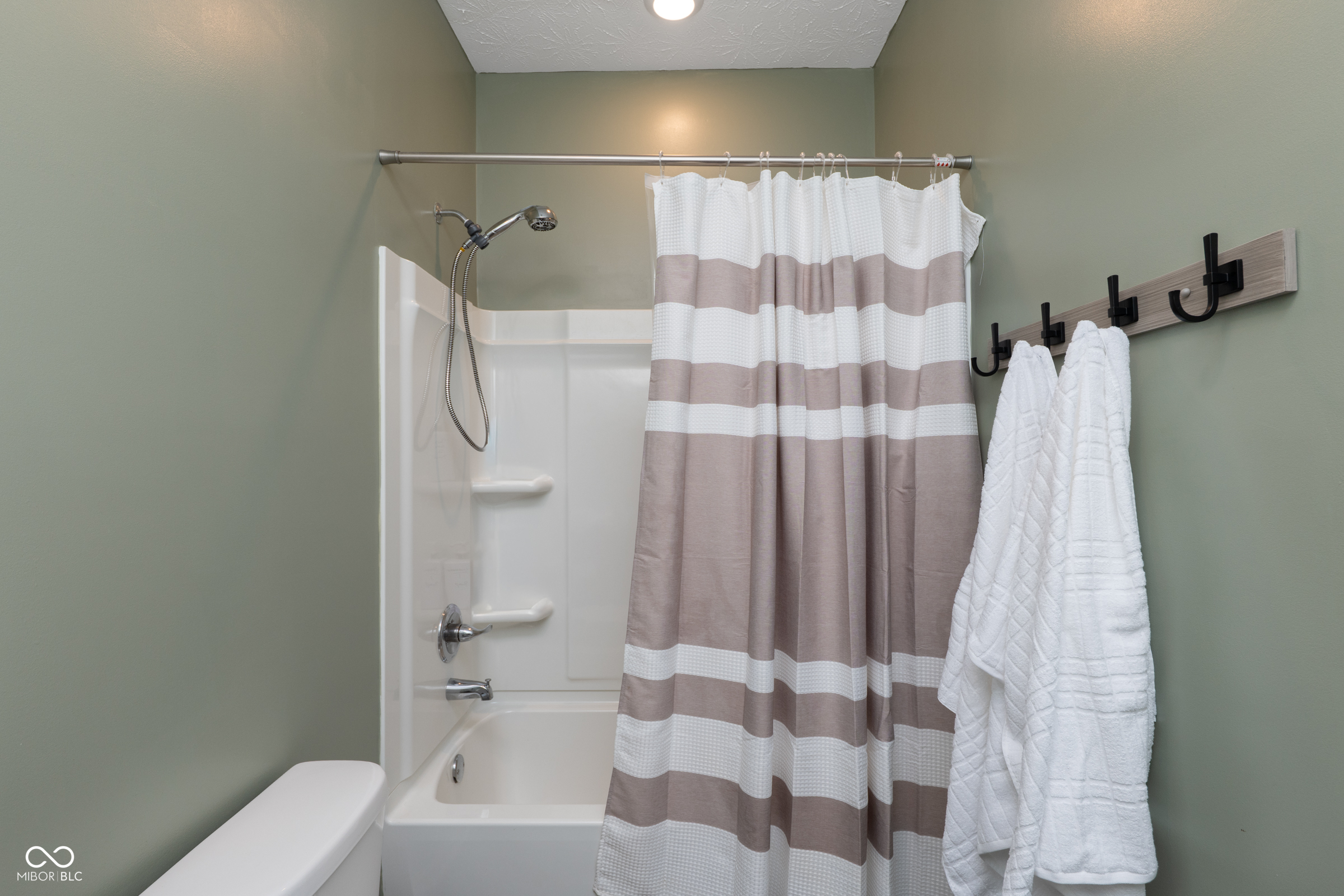 Picture for the property 22098216, 3 beds, 2 baths