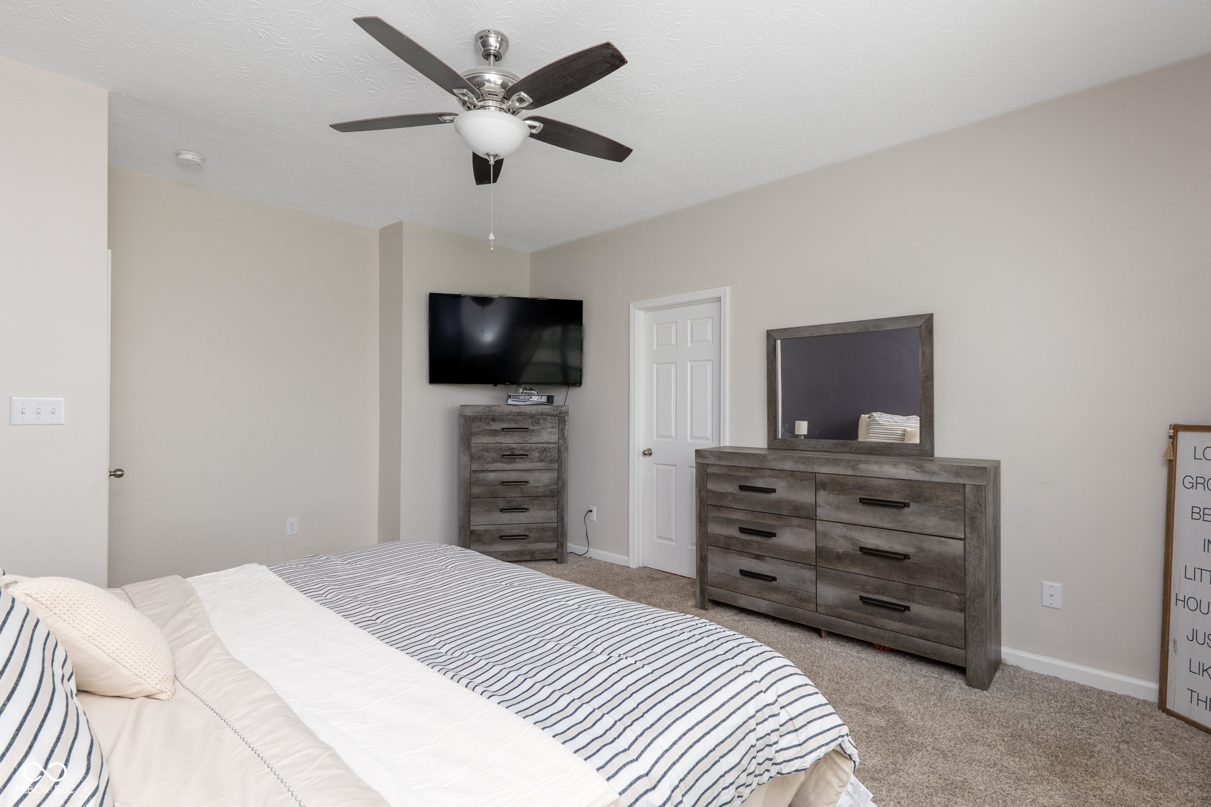 Picture for the property 22098216, 3 beds, 2 baths