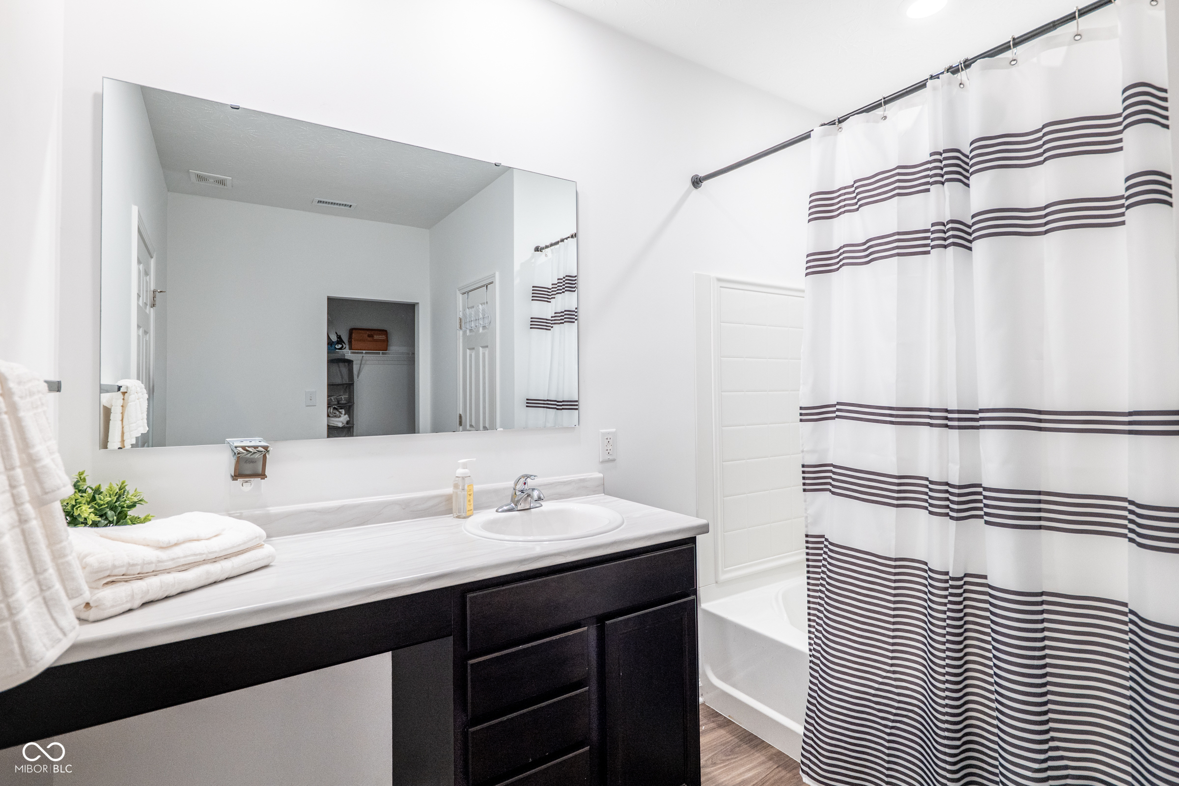 Picture for the property 22098216, 3 beds, 2 baths
