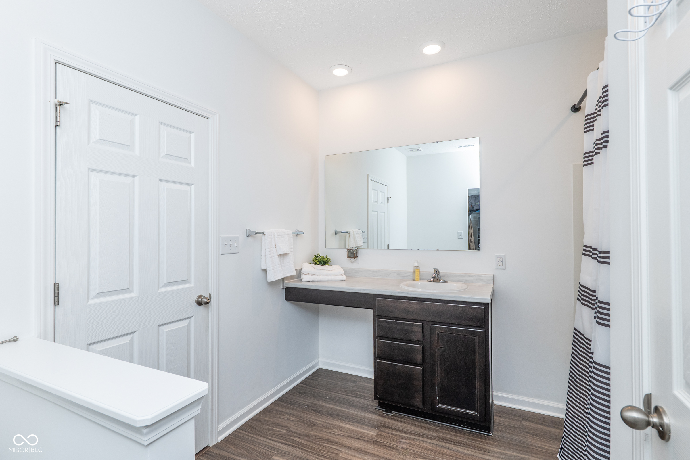 Picture for the property 22098216, 3 beds, 2 baths