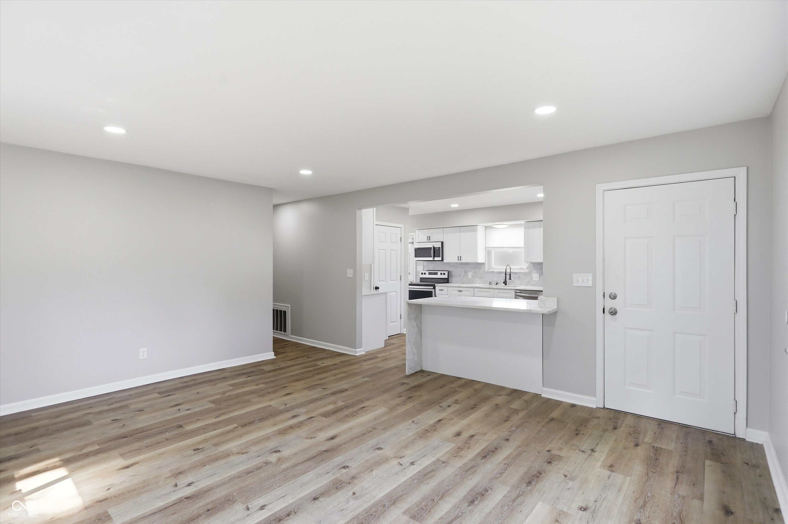 1154 W 37th Street