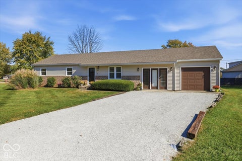 Photo of 2854 S Oakland Drive, Shelbyville, IN 46176 (MLS # 22134010)