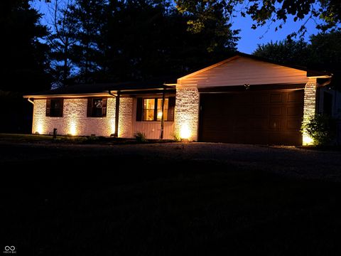 Photo of 3063 Jay Dee Lane, Greenwood, IN 46143 (MLS # 22108091)