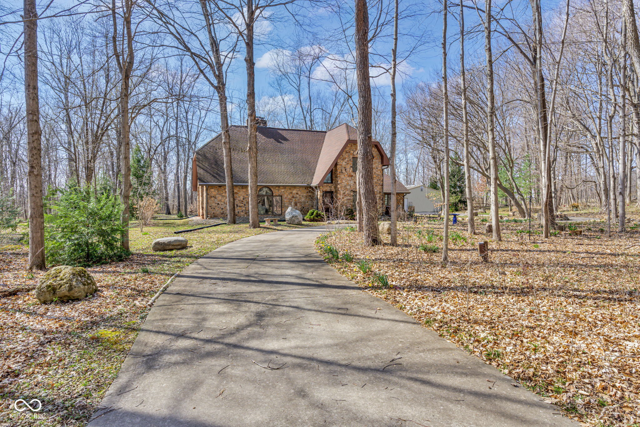 9596 W Us Highway 136