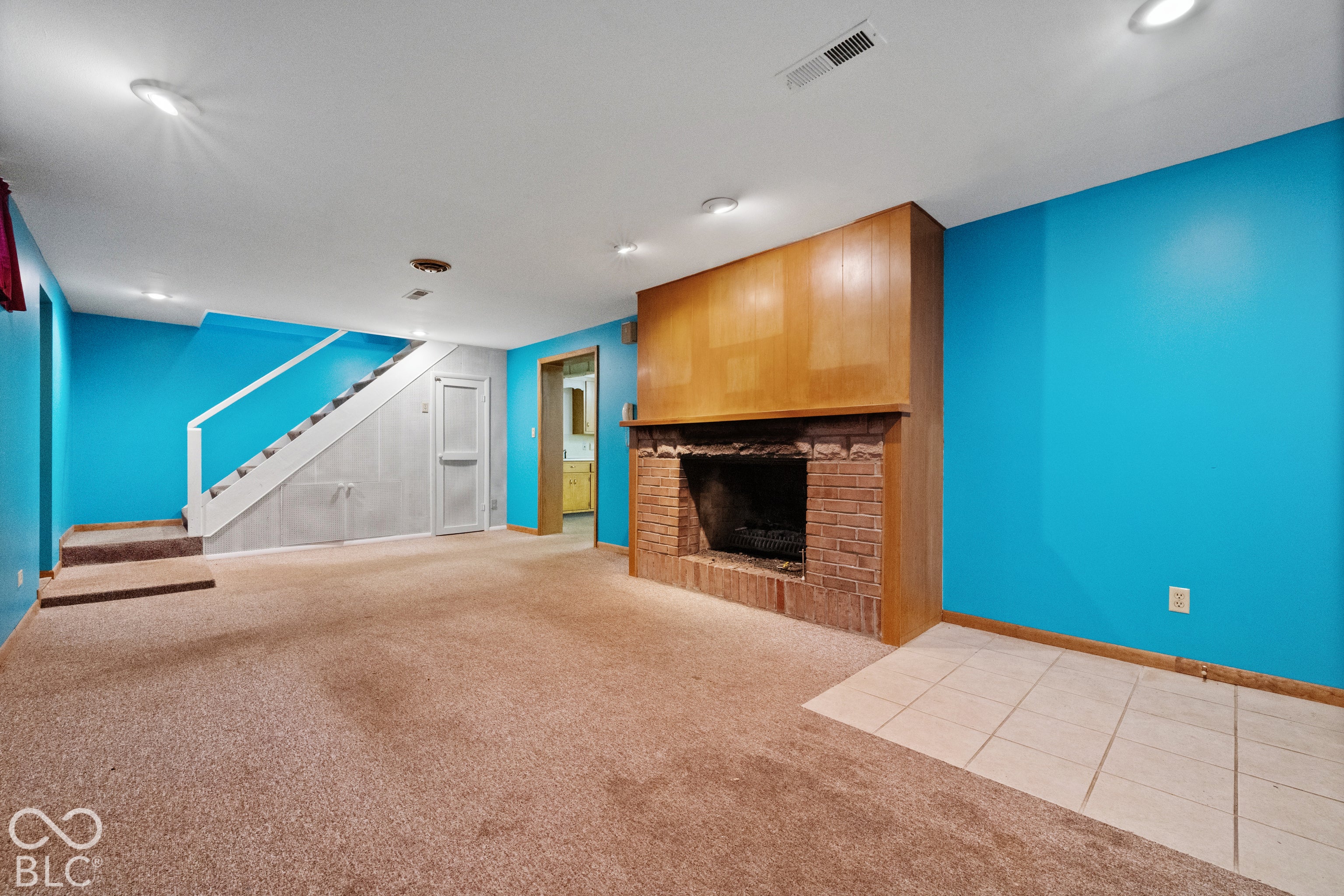 3227 E Southport