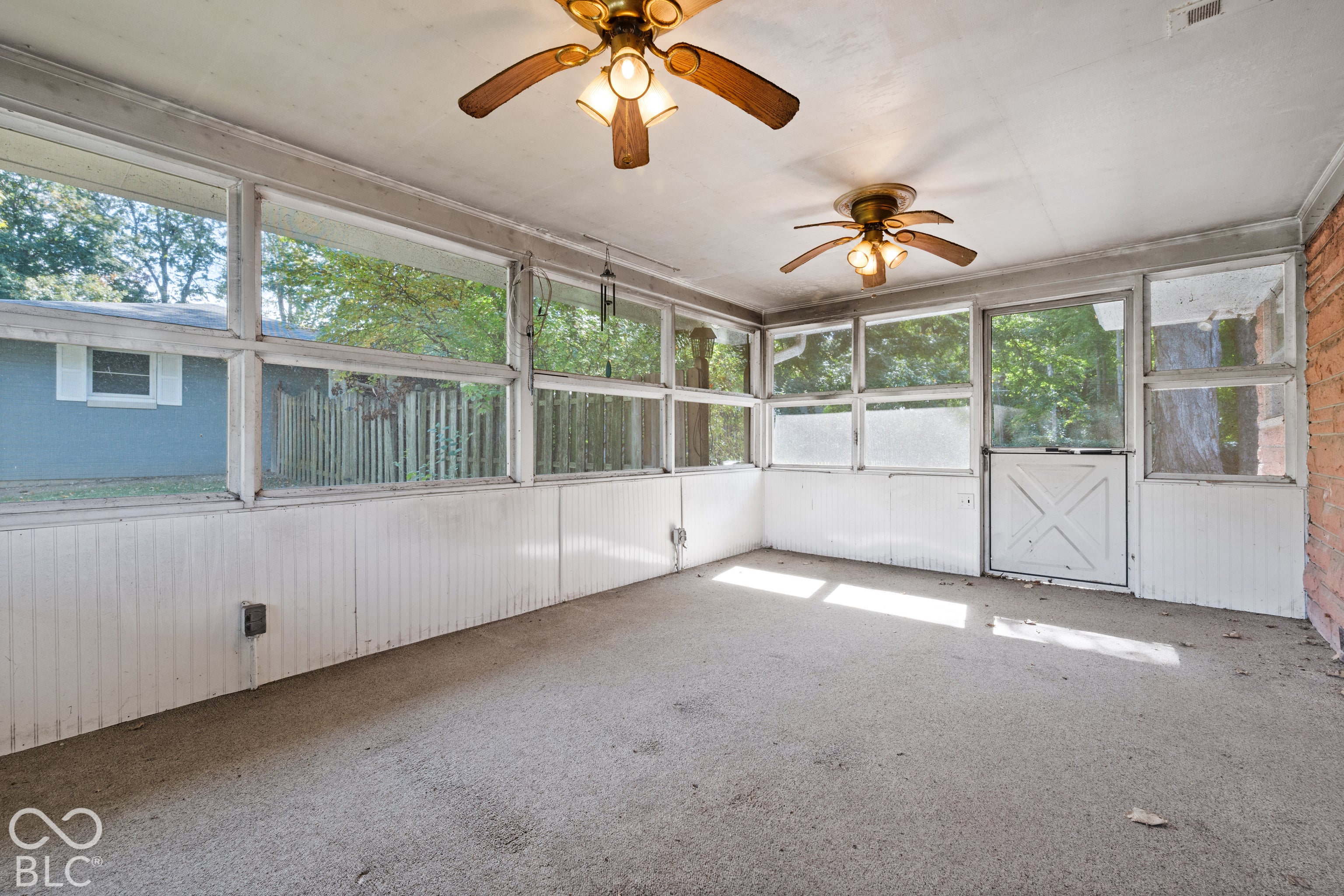 3227 E Southport