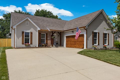 Photo of 5926 Regency Drive, Columbus, IN 47203 (MLS # 22107956)