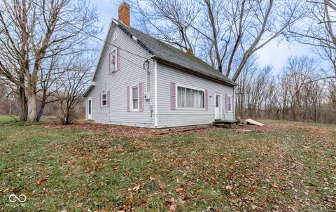 Photo of 2138 S Leslie Lane Ln, Scottsburg, IN 47170 (MLS # 22076676)